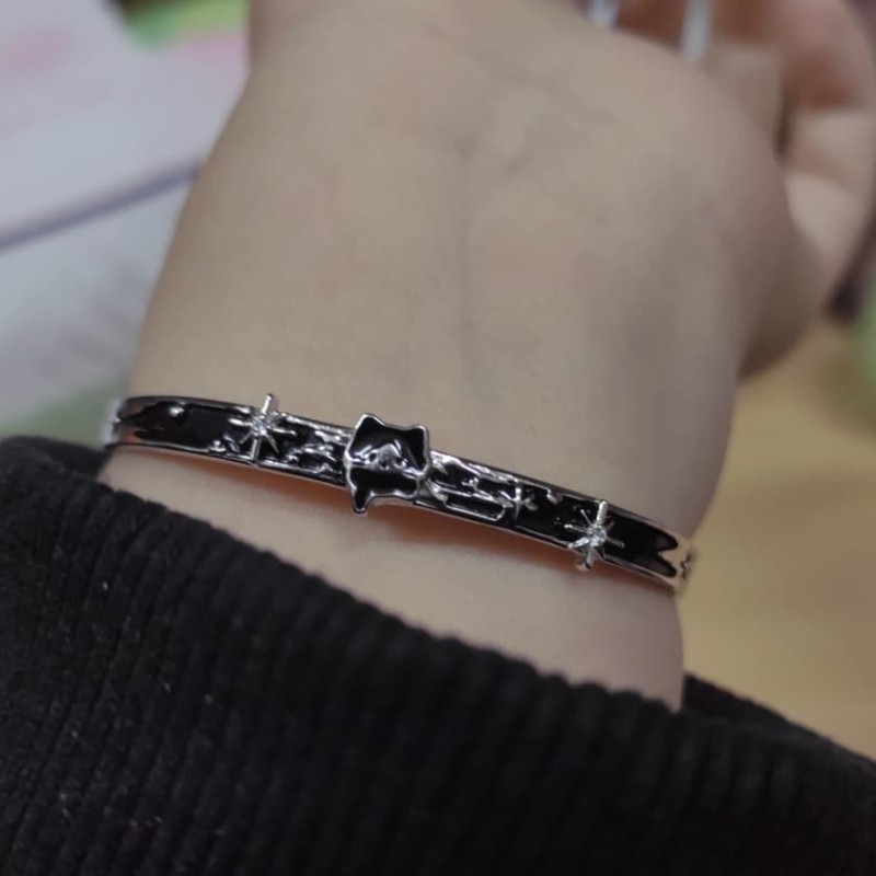 Kitten In The Snow Cat Bracelet Sweet And Cool Bracelet Kitten In The Snow Cat Bracelet Sweet And Cool Bracelet